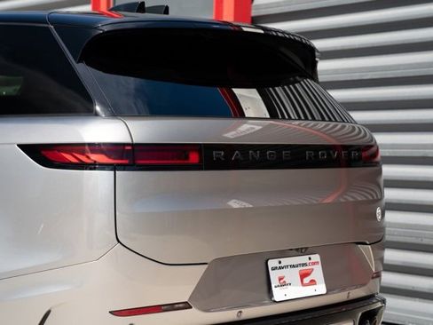 Used 2024 Land Rover Range Rover Sport image 10