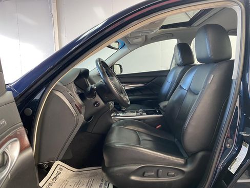 Used 2018 INFINITI Q70 Luxe w/ Cargo Package image 22