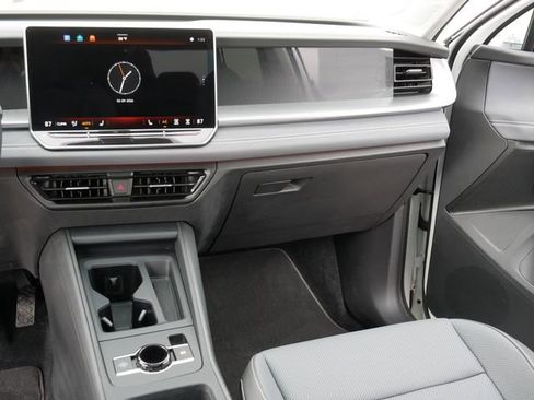 Used 2025 Volkswagen Tiguan SE image 23