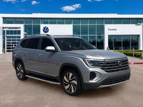 Used 2025 Volkswagen Atlas SEL AWD/4WD image 3