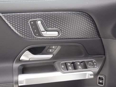 New 2026 Mercedes-Benz GLB 250 image 22
