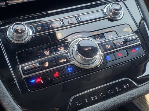 Used 2022 Lincoln Corsair Reserve w/ Equipment Group 201A AWD/4WD image 21