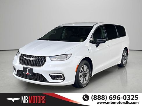 Used 2025 Toyota Grand Highlander AWD image 1