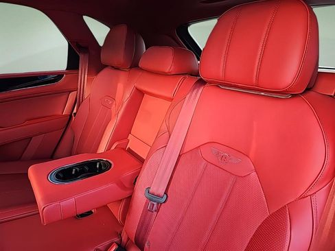Certified 2022 Bentley Bentayga image 35