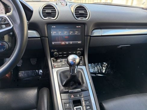 Certified 2024 Porsche 718 Boxster image 9