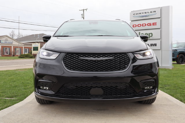 New 2026 Chrysler Pacifica Limited w/ S Appearance Package AWD/4WD image 7