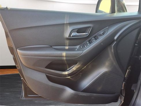 Certified 2020 Chevrolet Trax LS w/ Tint and Cruise Package image 15