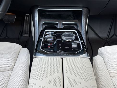 Certified 2024 BMW 760i xDrive w/ Executive Package image 24