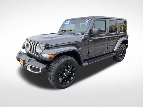 Used 2025 Jeep Wrangler Unlimited Sahara AWD/4WD image 8