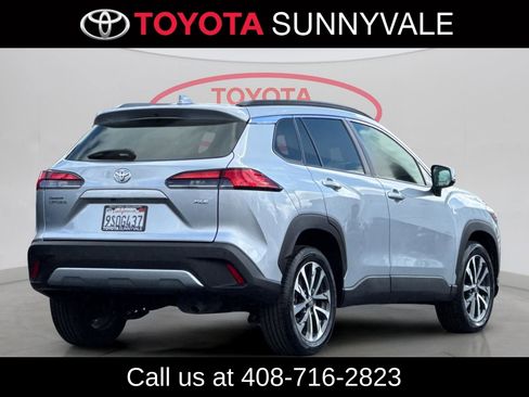 Used 2022 Toyota Corolla Cross XLE FWD image 3