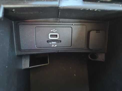 Used 2016 Ford Fusion SE w/ Equipment Group 202A FWD image 32