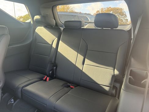 New 2026 Chevrolet Traverse LT image 9