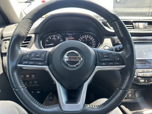 Used 2017 Nissan Rogue SL AWD/4WD image 18