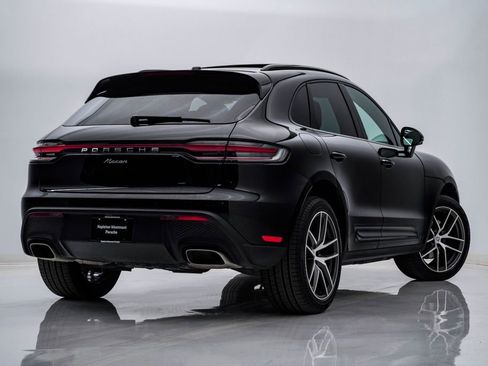 Certified 2025 Porsche Macan image 12