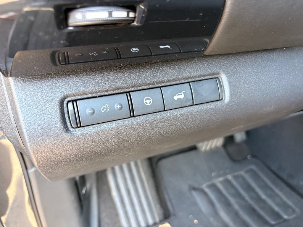 Used 2025 Nissan Pathfinder SV FWD image 13