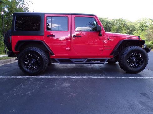 Used 2013 Jeep Wrangler Unlimited Sport AWD/4WD image 11