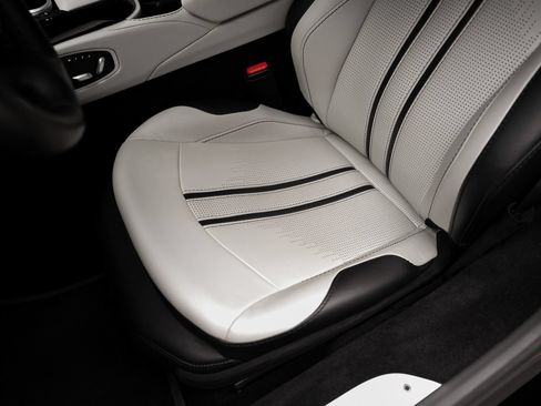 Used 2023 Aston Martin V8 Vantage Coupe RWD image 59