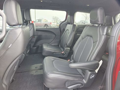 New 2026 Chrysler Pacifica Select image 12