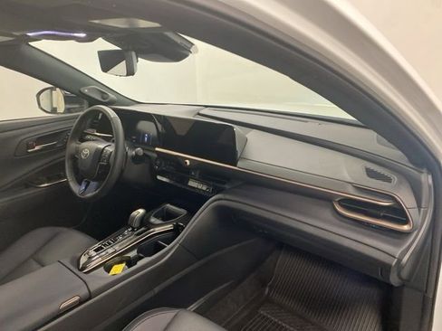 Used 2025 Toyota Crown Signia Limited w/ Advanced Technology Package image 25