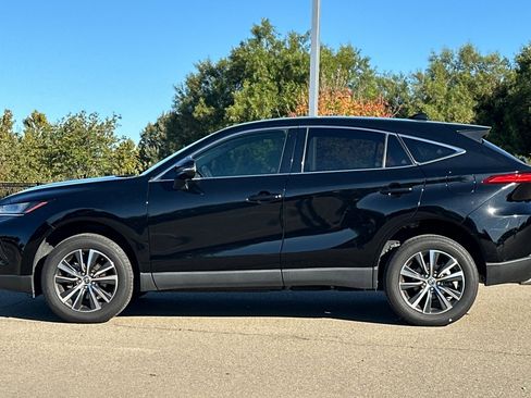 Used 2022 Toyota Venza LE image 7