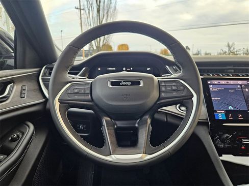 New 2025 Jeep Grand Cherokee L Limited w/ Trailer Tow Package image 15