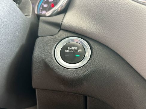 Used 2022 Chevrolet Equinox LS w/ LS Convenience Package image 29