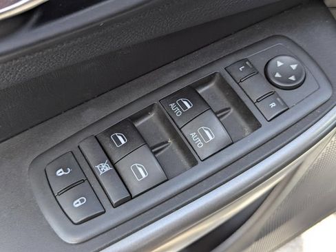 Used 2019 Jeep Cherokee Limited w/ Technology Group FWD image 25