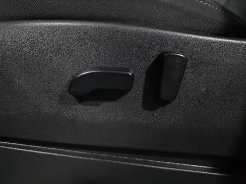 Used 2023 Nissan Frontier SV w/ Midnight Edition Package image 31