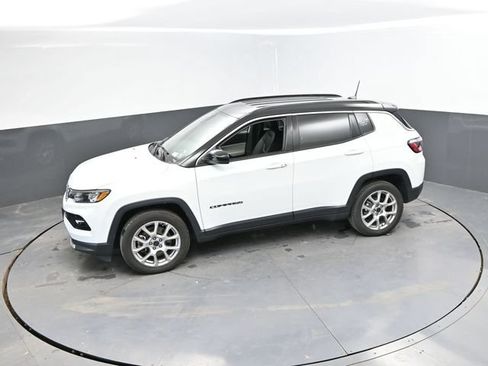Used 2025 Jeep Compass Limited AWD/4WD image 37