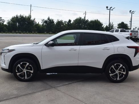 Used 2024 Chevrolet Trax RS w/ Driver Confidence Package FWD image 6