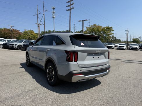 New 2025 Kia Sorento S w/ Panoramic Sunroof Package image 3