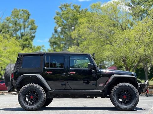 Used 2017 Jeep Wrangler Unlimited Sahara w/ Connectivity Group AWD/4WD image 4