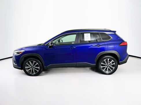 Used 2025 Toyota Corolla Cross XLE FWD image 4