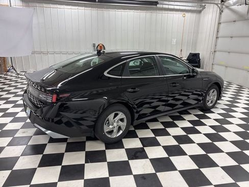 Used 2026 Hyundai Sonata SE FWD image 3