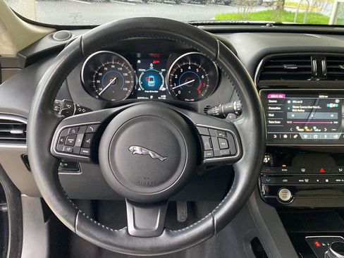 Used 2020 Jaguar F-PACE Premium AWD/4WD image 40