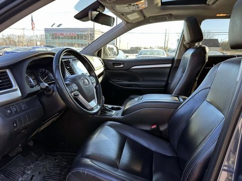 Used 2019 Toyota Highlander XLE image 14
