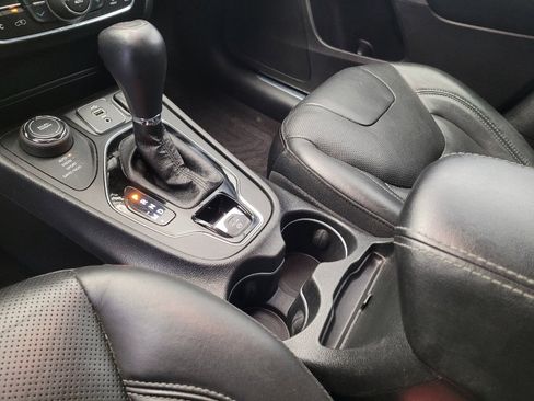 Used 2019 Jeep Cherokee Limited image 26