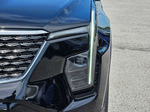 Used 2025 Cadillac XT4 Premium Luxury image 12