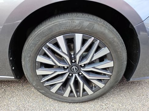 Used 2024 Nissan Altima 2.5 SV FWD image 3