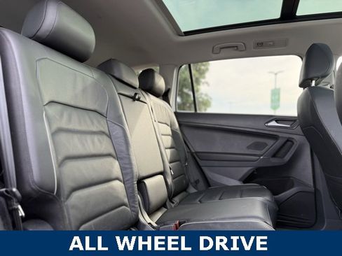 Used 2018 Volkswagen Tiguan SEL Premium image 26