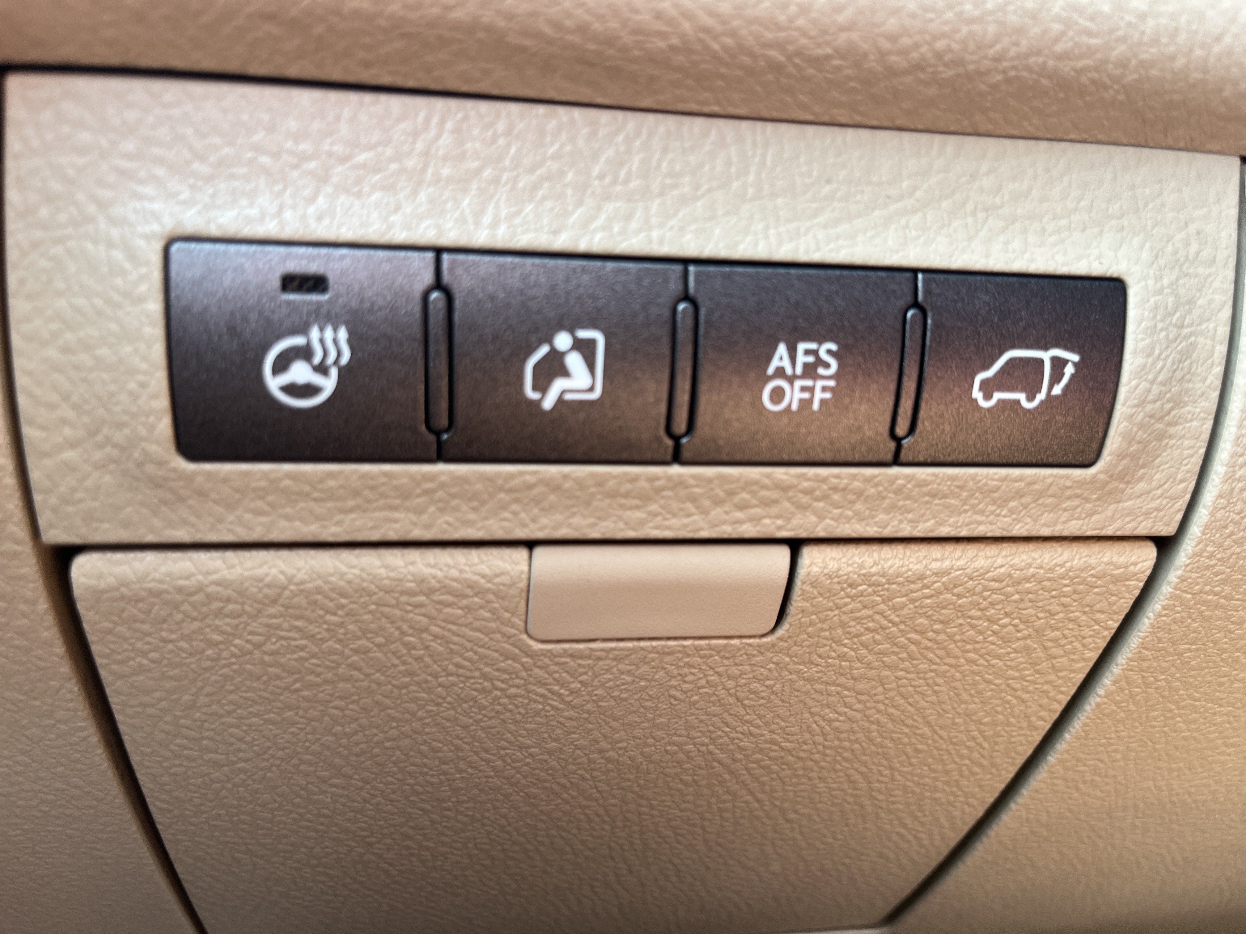 Used 2011 Lexus LX 570 4WD w/ Luxury Pkg image 23