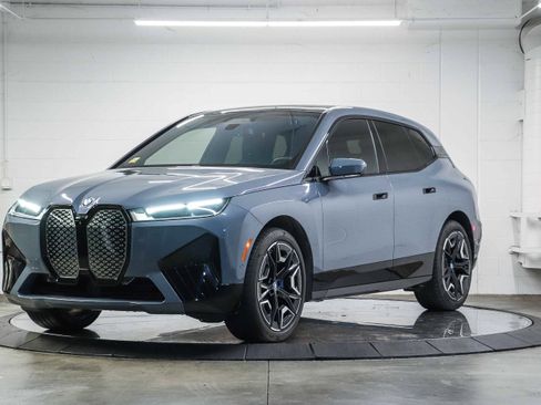 Used 2024 BMW iX xDrive50 w/ Sport Package AWD/4WD image 3