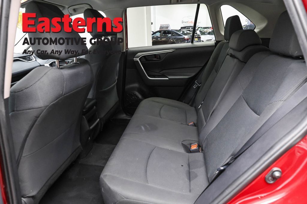 Used 2021 Toyota RAV4 LE AWD/4WD image 20