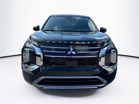 New 2026 Mitsubishi Outlander SE image 3