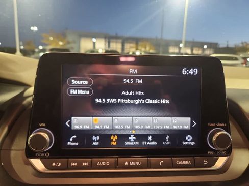 Used 2023 Nissan Rogue SV image 25