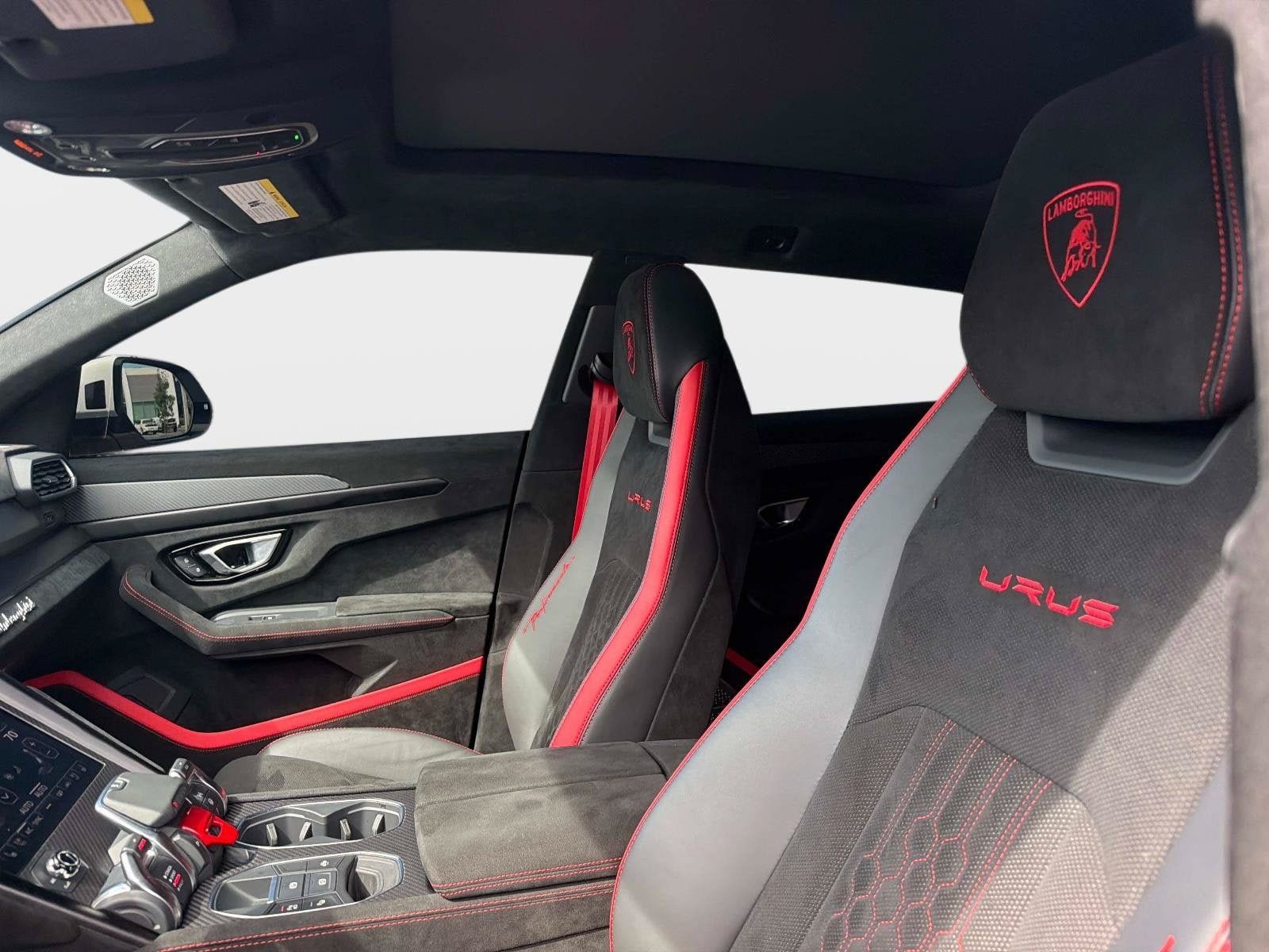 Used 2024 Lamborghini Urus Performante AWD/4WD image 24