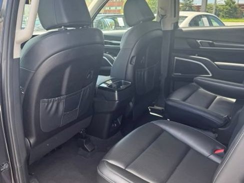 Used 2025 Kia Telluride S FWD image 8