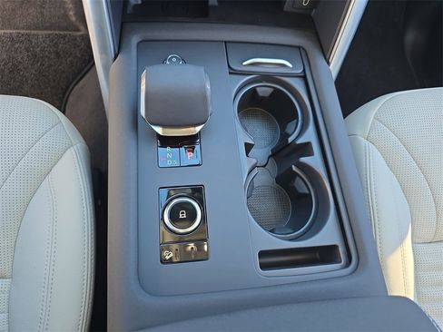 New 2026 Land Rover Discovery Limited Edition image 27