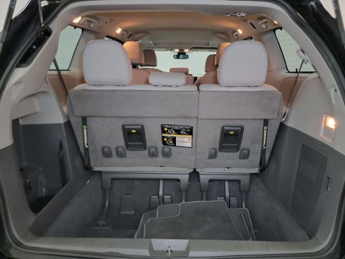 Used 2020 Toyota Sienna XLE FWD image 31