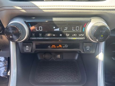 Used 2025 Toyota RAV4 XLE Premium image 33